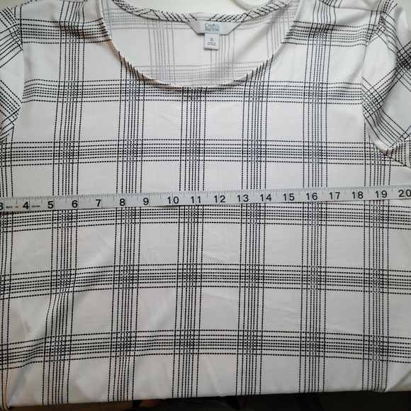 Croft & Barrow black and white top XL - Picture 4 of 4